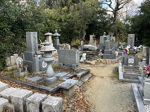 木曽下新池墓地（淡路市）のお墓