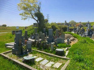 久留美東墓地（三木市）のお墓