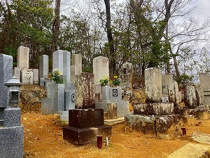 虫生墓地浄園（川西市）のお墓