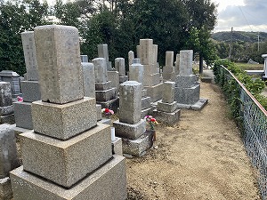 西側会館墓地（淡路市）のお墓