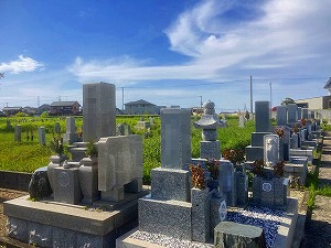岡東墓地の墓地風景