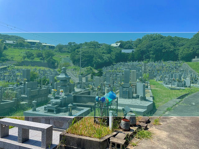 淡路市営仮屋墓地の墓地風景