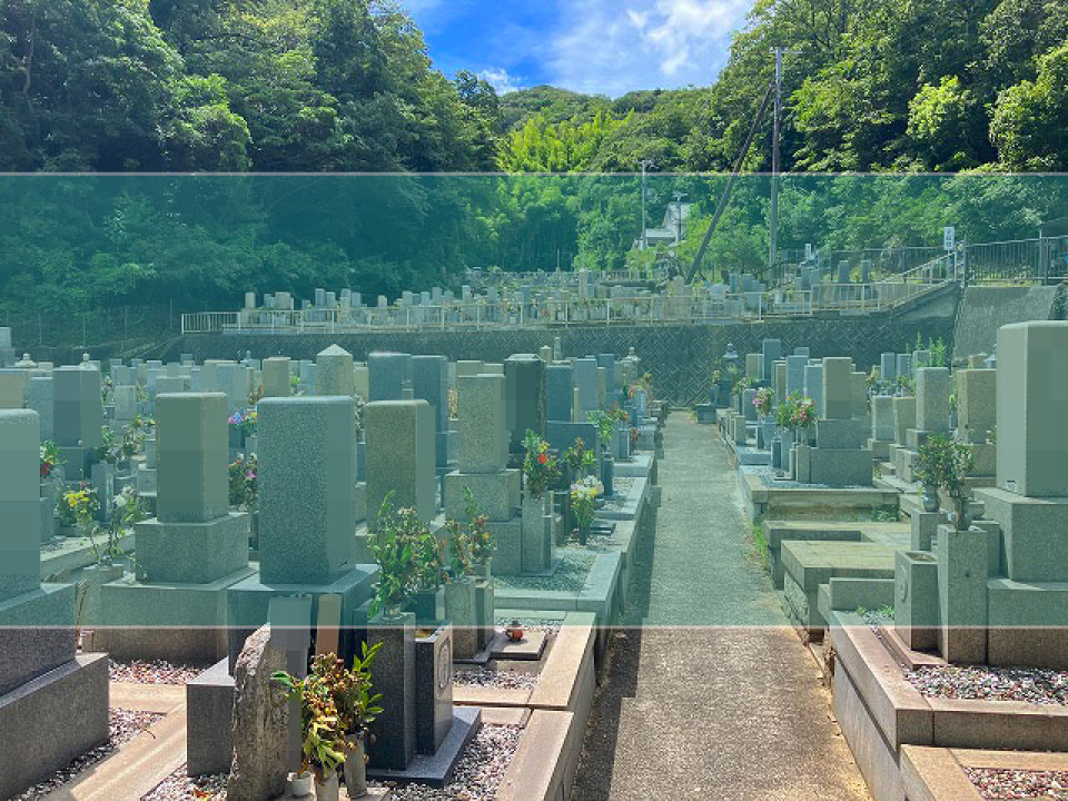 淡路市営岩屋茶間墓地の墓地風景